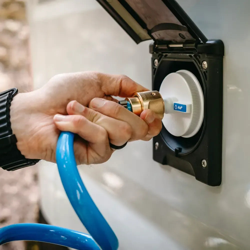 Alb Filter Entry S an Einfüllstutzen mit Hand und Flexschlauch