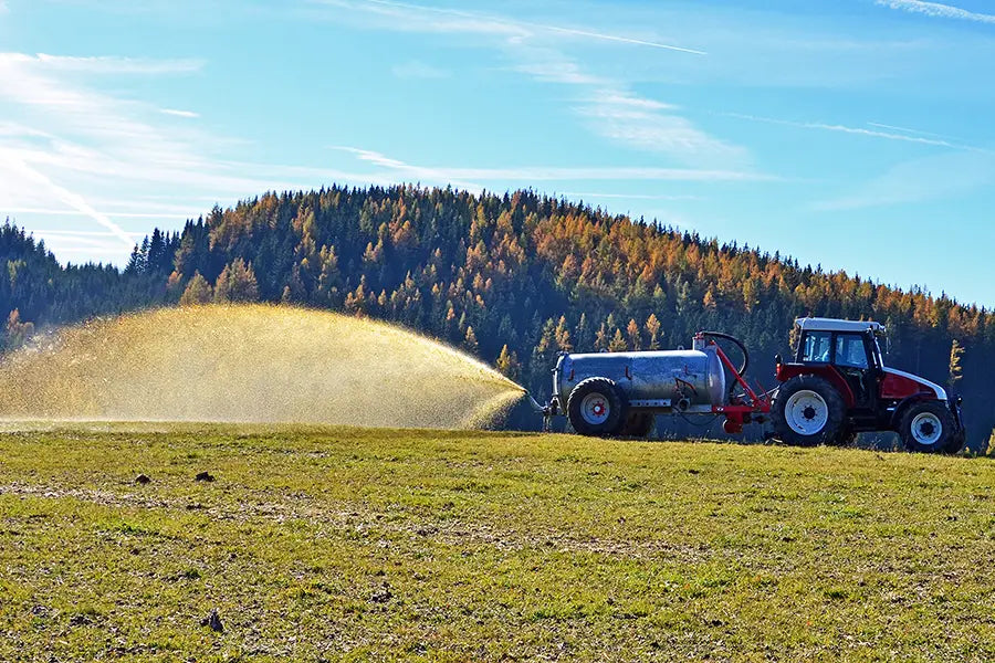 Landwirtschaftliche Gülle als Nitratquelle: Der Trinkwasser-Grenzwert von 50 mg/l wurde nur in 6 von 18.790 Untersuchungen überschritten.