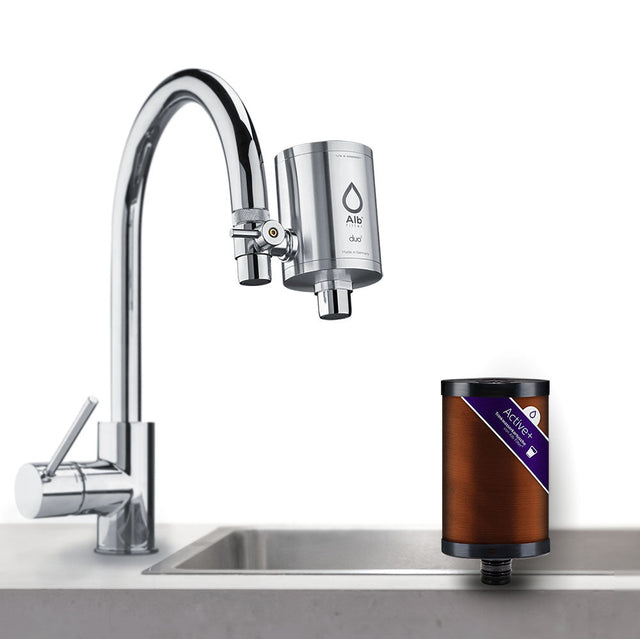 Duo Edelstahl Wasserhahnfilter mit ActivePlus Filterkartusche am Wasserhahn