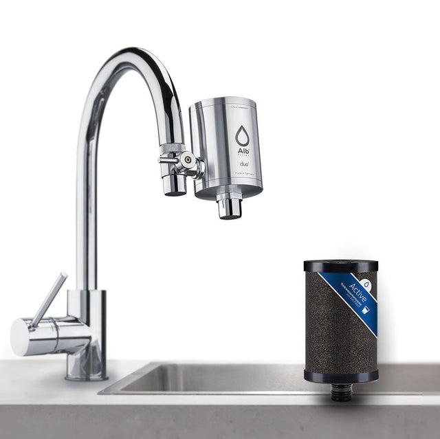 Duo Edelstahl Wasserhahnfilter mit Active Filterkartusche am Wasserhahn