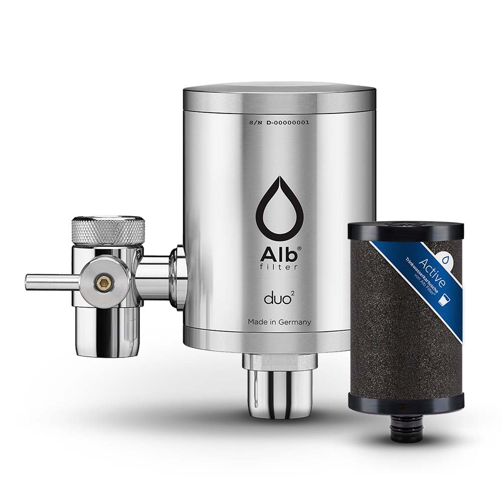Alb Filter Duo mit Active Kartusche: bindet Chlor per Adsorption an bis zu 1.500 m² Oberfläche je Gramm, ausgelegt für Wassertemperaturen bis 45 Grad Celsius.