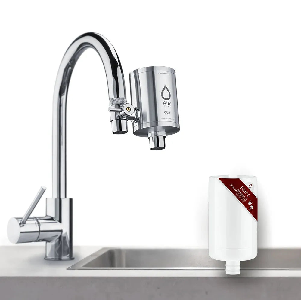 Duo an Wasserhahn mit Nano-Kartusche im Vordergrund