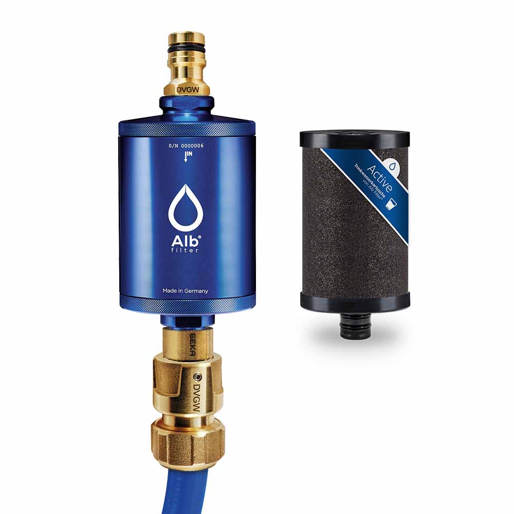 Alb Mobil water filter set in the color blue. Consisting of the Active germ filter and the GEKA (Gardena compatible) connection set with suitable adapters for caravans and motorhomes