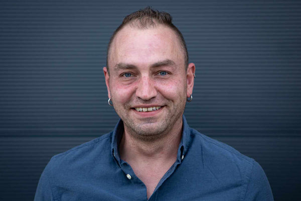 Porträtfoto von Andreas Blust, zuständig für Lager und Logistik bei Alb Filter.