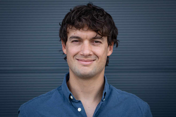 Porträtfoto von Benjamin Maywald, Co-Founder und CMO bei Alb Filter.