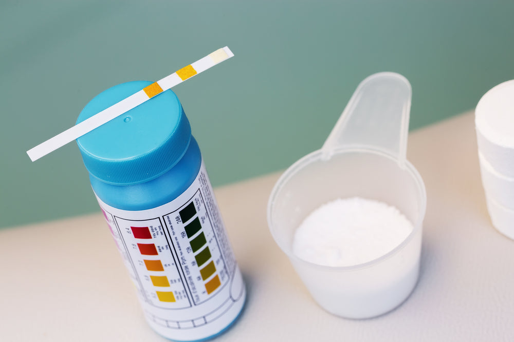 Chlor-Messstreifen zum Wassertesten: Das DPD-Reagenz nach DIN EN ISO 7393-2 misst freies, gebundenes und Gesamtchlor im Bereich von 0,03 bis 5 mg/l.