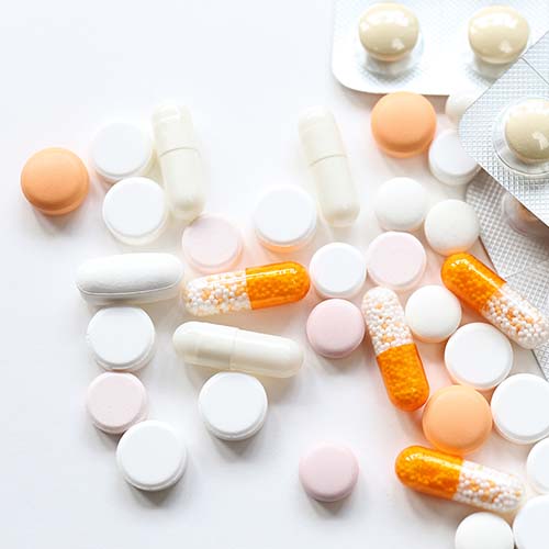 Tabletten als Symbolbild für Bauchschmerzen, Sodbrennen und Übelkeit: Die Trinkwasserverordnung schreibt einen pH-Wert zwischen 6,5 und 9,5 vor.