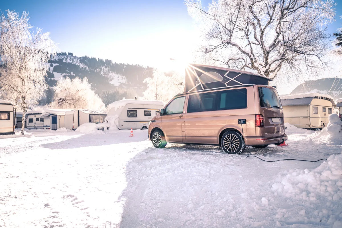 Wintercamping in den Alpen mit Reisemobil